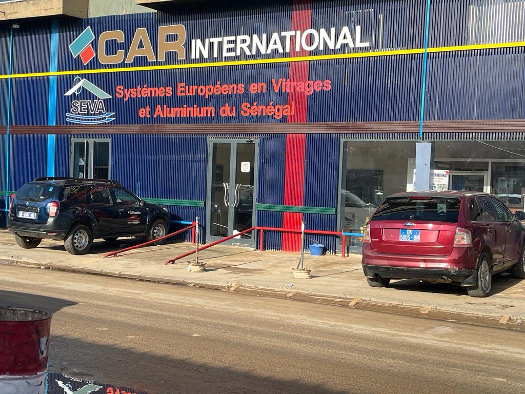 Façade vitrée moderne réalisée par CAR International Sénégal